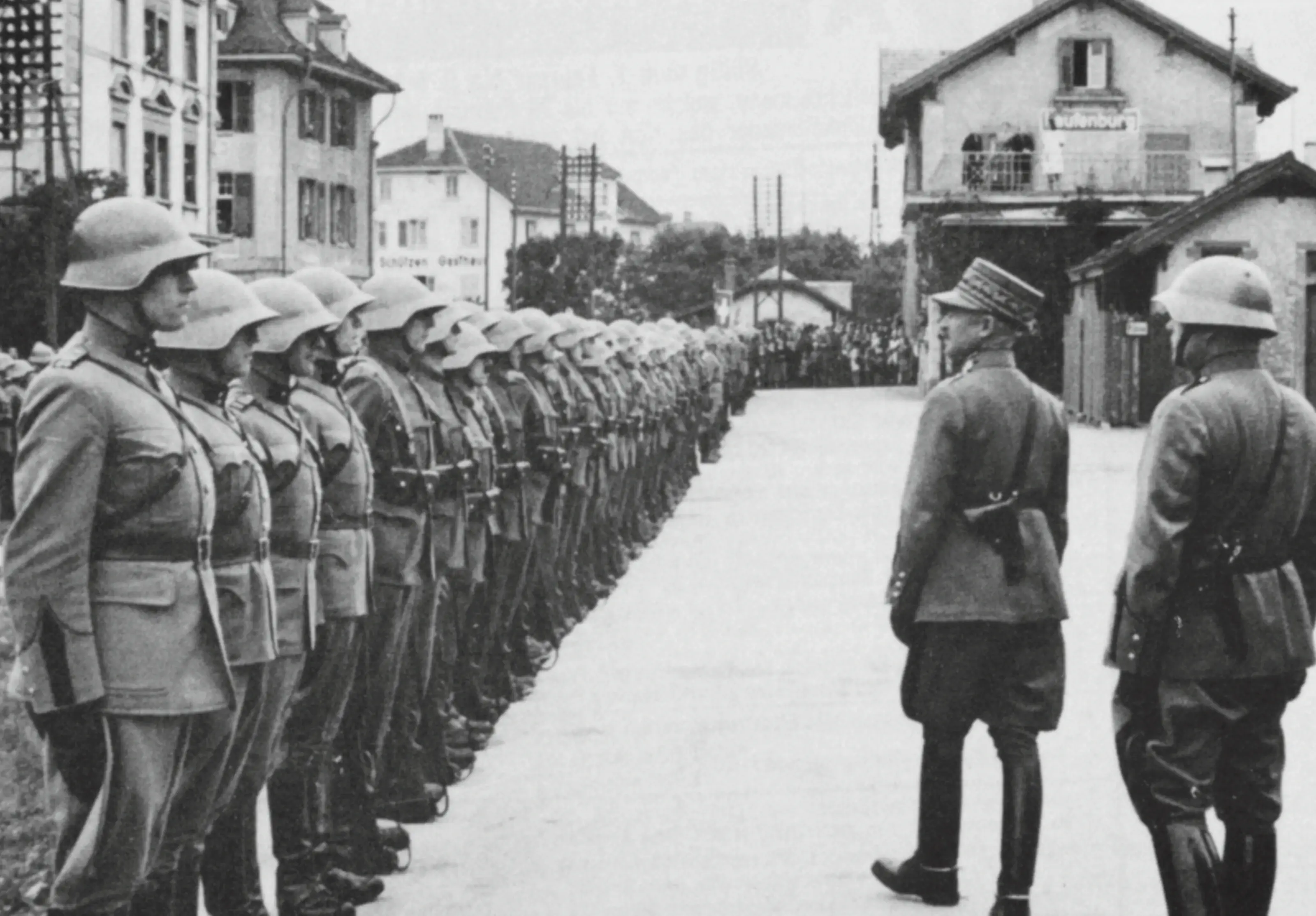 General_Henri_Guisan_1942_auf_Truppenbesuch_in_Laufenburg